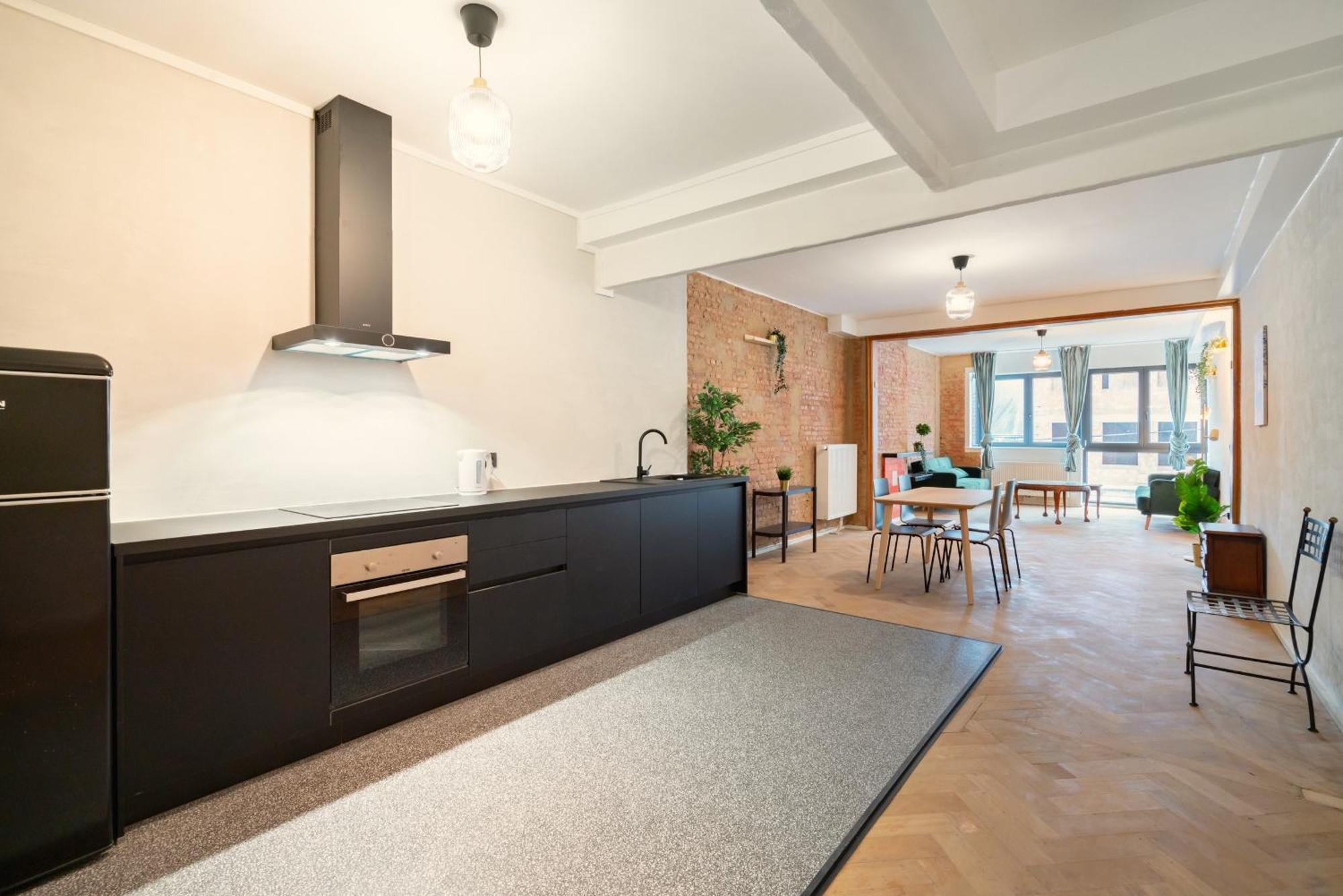 Charming And Spacious Apartments In The Heart Of Antwerp Exterior photo